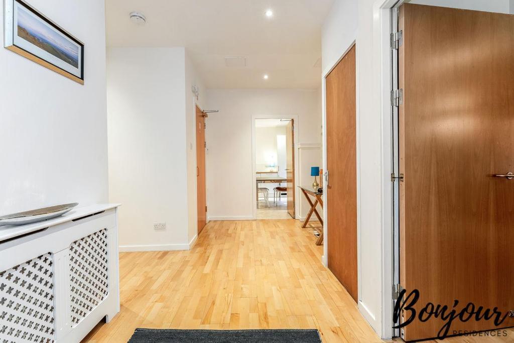 Spacious 2Br-2Ba - Grassmarket - Free Parking By Bonjour Residences Edinburgh Dış mekan fotoğraf